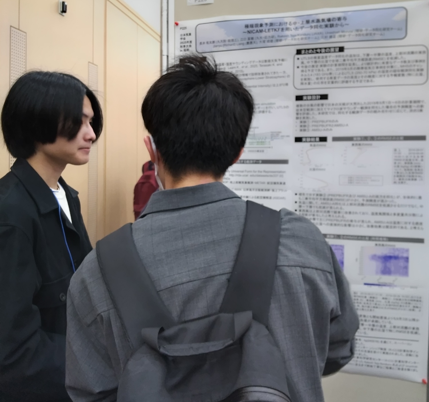 長井さんのポスター発表の様子